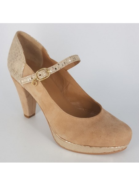 Sapatos em camurça e pele
