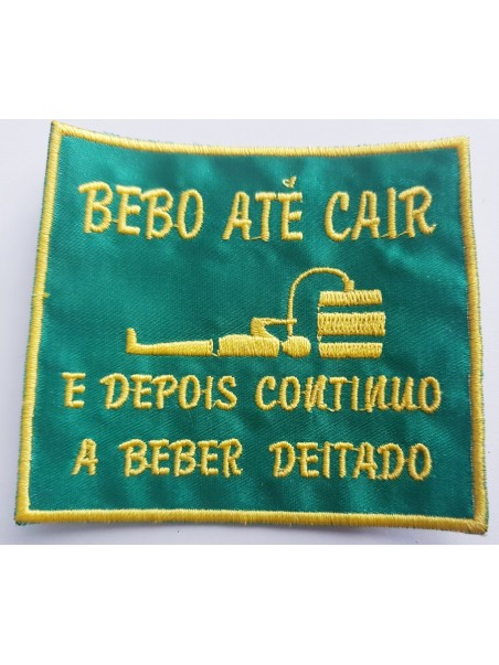 Bebo Até Cair E Depois Continuo A Beber Deitado